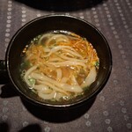 瀬里奈 - 〆の水沢うどんに、ピリ辛だれとポン酢を入れたものです。