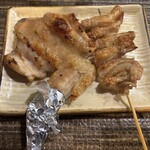 鳥一番 - かわ100円と手羽先180円