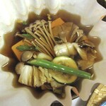 ますや旅館 - 朝食（キノコ類と豆腐の鍋）
