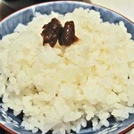 ますや旅館 - 朝食（醤油豆をご飯にのせて）