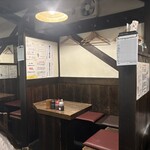 鳥一番 - 店内テーブル席