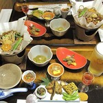 ますや旅館 - 夕食（はじめに並んでいた料理）