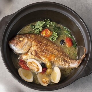 名物！土鍋で煮込む”アクアパッツァ”♪