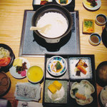 ①【朝食】ご飯がツヤツヤで美味しいです♪