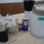 中華そば 四つ葉 - 卓上