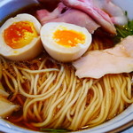 中細ストレート麺・味玉・鶏チャーシュー