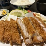 とん正 - 肉厚で揚げたてサクサク