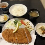 とん正 - ロースカツ定食