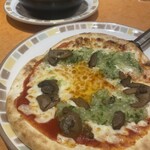 サイゼリヤ - 野菜ときのこのピザ400円+ たまねぎのズッパ300円
      計700円