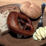 ドイツ・オーストリア料理 Blauer Engel - パン盛り合わせ