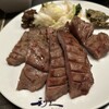 利久 - 牛たん焼き4枚8切れは厚みがあり美味しいです。