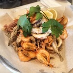 トラットリア・築地パラディーゾ - 本日入荷の魚介類のフリット3種盛り合わせ