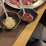 焼肉セブン - コチュジャンと下ろしニンニクが到着❗️
