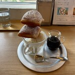 ピークスベニエ - 料理写真:ﾁｺﾘｺｰﾋｰのｱﾌｫｶﾞｰﾄﾍﾞﾆｴ①