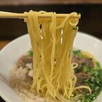 馬春楼 - 多加水の中細ストレート麺
