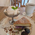 喫茶 tameiki - 和梨のムース740円、ぶどうとカシスのヴィクトリアケーキ860円、薬膳茶(温香)600円▲セット割引50円✨️秋のヴィクトリアは濃厚♡和梨ムースのシュワッと感とキラキラの和梨ゼリーも美味！