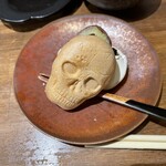 日本酒と肴 みや川 - 栗の渋皮煮と餡子のマスカルポーネの最中　700円