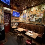 Man in the Moon - 店内