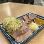 新宿ホルモン焼き だるま - レバ刺し