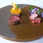 SUD restaurant - ランチコース 5082円 の2種のお肉料理 グルマンディーズを一皿に 特選牛ロースト 岡山県産本州鹿のロースト 南瓜と鹿肉のガトー添え 都産ブルーベリーのボルドレーズ