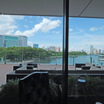 SUD restaurant - 店内のテーブル席からの眺望です