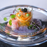 SUD restaurant - ランチコース 5082円 の旬魚使用した季節のオードブル フランス産オシェトラキャビアを添えて