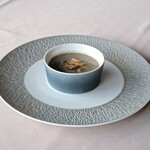 SUD restaurant - ランチコース 5082円 のスペシャリテ 黒トリュフのポタージュスープ