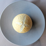 SUD restaurant - ランチコース 5082円 のパン