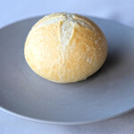 SUD restaurant - ランチコース 5082円 のパン