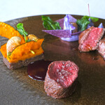 SUD restaurant - ランチコース 5082円 の2種のお肉料理 グルマンディーズを一皿に 特選牛ロースト 岡山県産本州鹿のロースト 南瓜と鹿肉のガトー添え 都産ブルーベリーのボルドレーズ