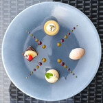 SUD restaurant - ランチコース 5082円 のデセールヴァリエ 4種のデザートを一皿に盛り込んで
