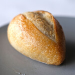 SUD restaurant - ランチコース 5082円 のパン