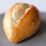 SUD restaurant - ランチコース 5082円 のパン