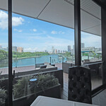 SUD restaurant - 店内のテーブル席からの眺望です