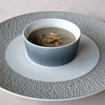 SUD restaurant - ランチコース 5082円 のスペシャリテ 黒トリュフのポタージュスープ