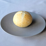 SUD restaurant - ランチコース 5082円 のパン