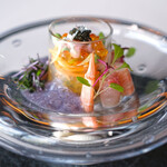 SUD restaurant - ランチコース 5082円 の旬魚使用した季節のオードブル フランス産オシェトラキャビアを添えて