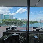 SUD restaurant - 店内のテーブル席からの眺望です