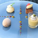 SUD restaurant - ランチコース 5082円 のデセールヴァリエ 4種のデザートを一皿に盛り込んで