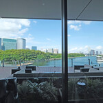 SUD restaurant - 店内のテーブル席からの眺望です