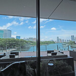 SUD restaurant - 店内のテーブル席からの眺望です