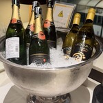 ラウンジ シーウインド - スパークリング、赤、白ワイン、サングリアが飲み放題です