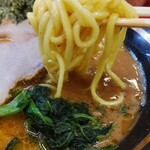 豚骨醤油ラーメン 王道家 - 麺リフト