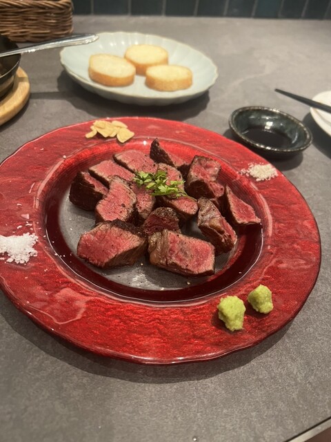 BISTRO TERRACE GORILLA