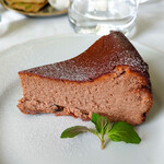 タベルナ ロンディーノ - パルミジャーノ入りの濃厚なチョコレートケーキ