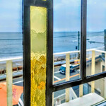 タベルナ ロンディーノ - 海の見える窓がオシャレなロケーション