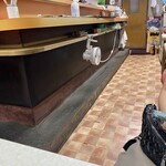 ハマムラ - 元心斎橋のハマムラの料理人だった大将が、フライパンを振る厨房。