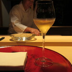 成生 - 最初はシャンパーニュ、奥に志村さん