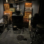 成生 - この場所で、薪で米を炊く