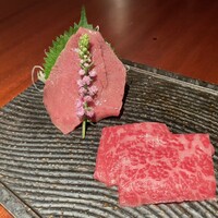 よろにく - 冷製　本日の牛刺し２種（ザブトン、イチボ）